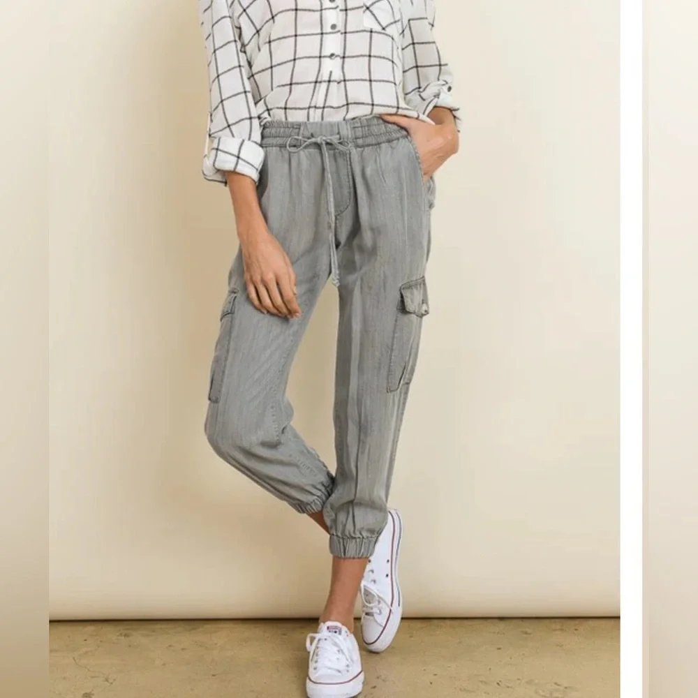 Dress Forum Women's Grey Cropped Cargo Drawstring Jogger Pants Size L - Picture 6 of 7